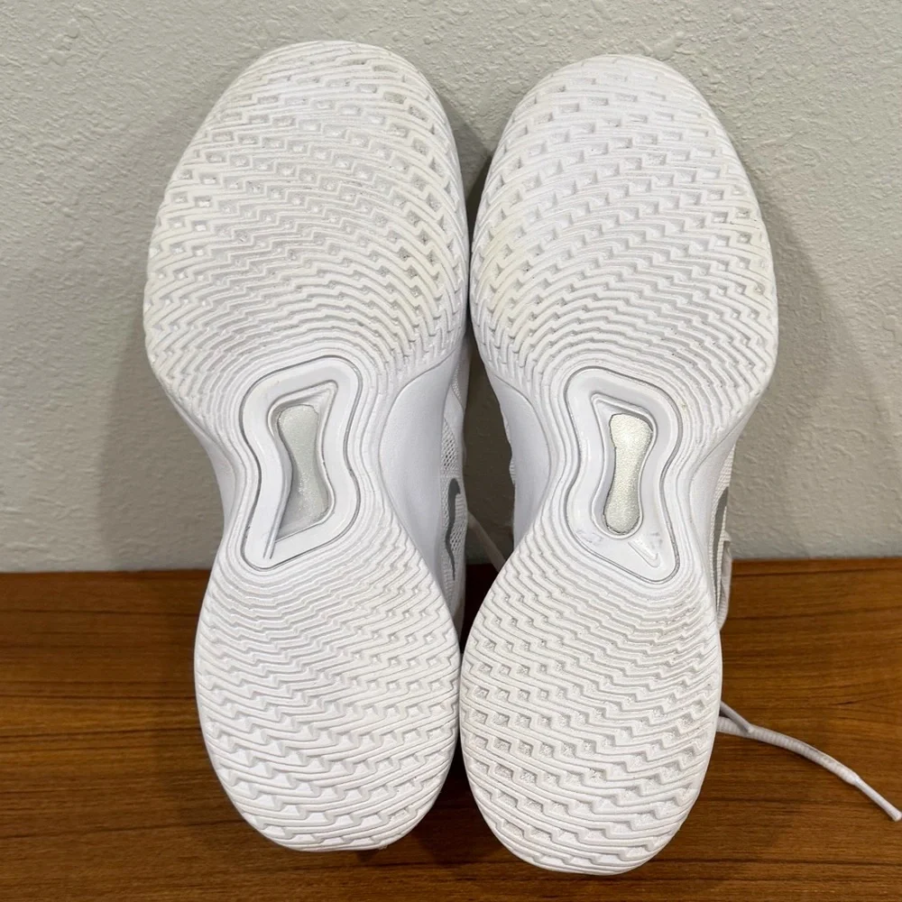 Nike Air Max Volley Sneakers Women’s 6 White Silver Volleyball Court Shoes